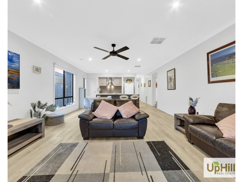 49 Elmtree Crescent, Clyde North VIC 3978