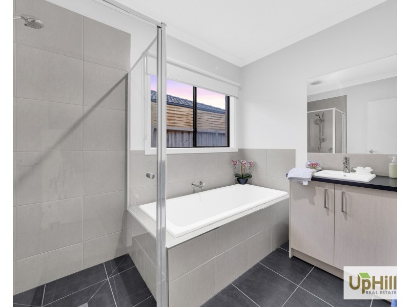 49 Elmtree Crescent, Clyde North VIC 3978