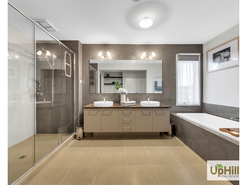 24 Compton Way, Clyde North VIC 3978