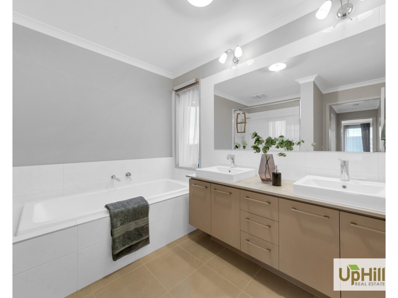 24 Compton Way, Clyde North VIC 3978
