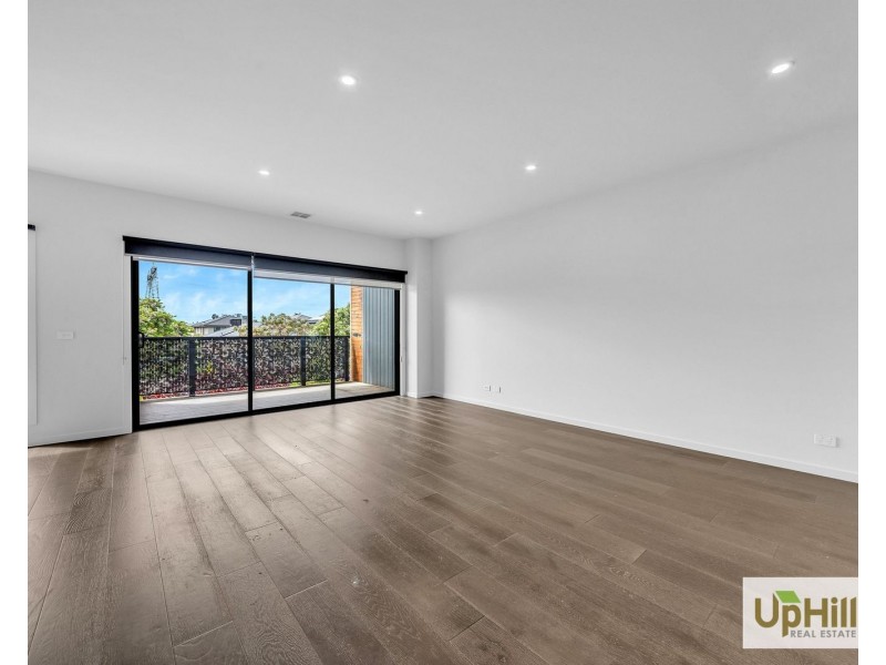 16 Spirit Boulevard, Cranbourne East VIC 3977