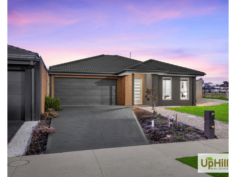 39 Cheddington Road, Cranbourne East VIC 3977