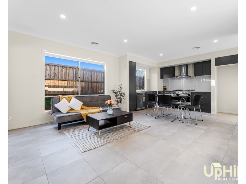 39 Cheddington Road, Cranbourne East VIC 3977