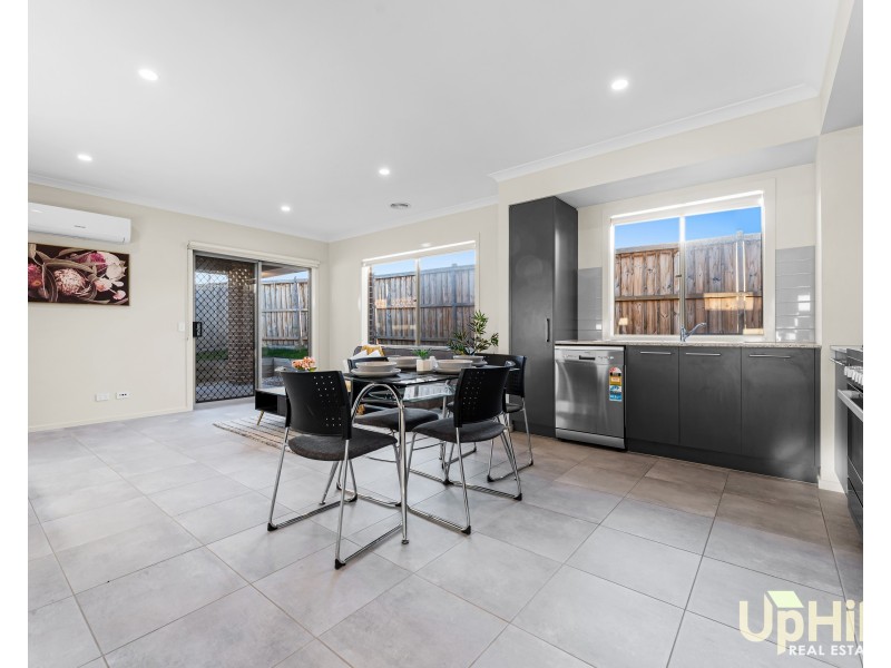 39 Cheddington Road, Cranbourne East VIC 3977