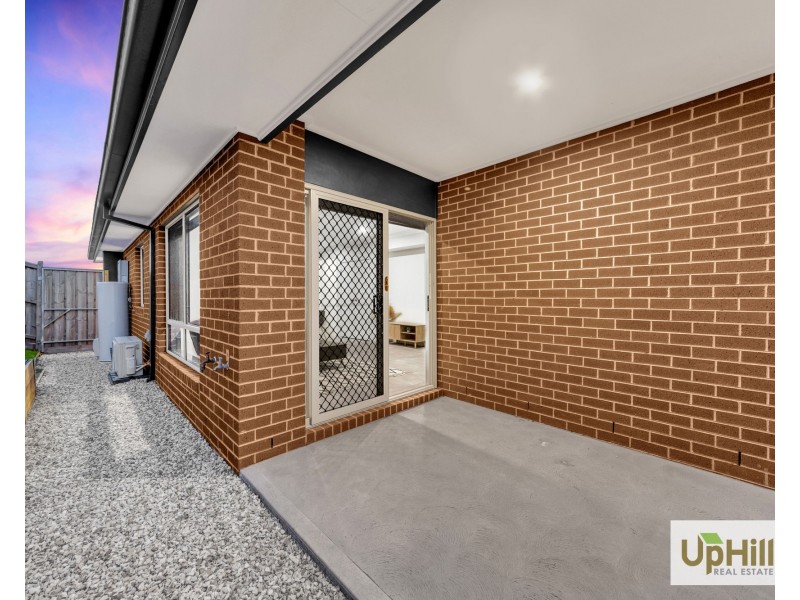 39 Cheddington Road, Cranbourne East VIC 3977