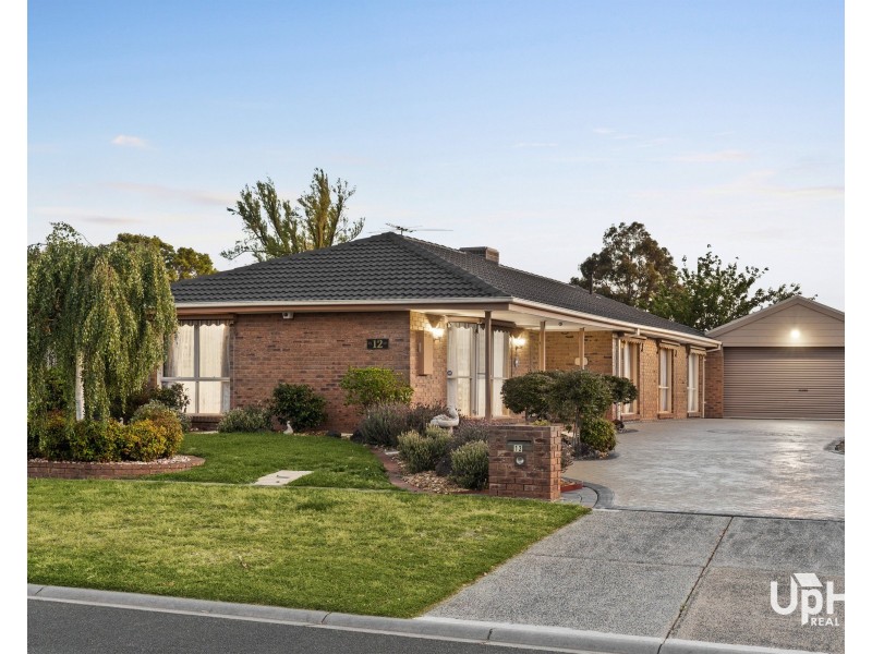 12 Princess Maria Place, Hampton Park VIC 3976