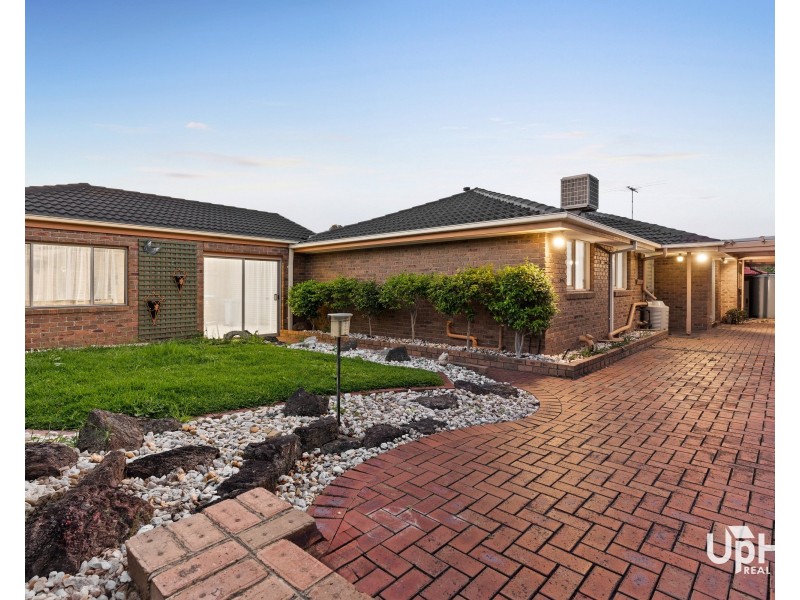 12 Princess Maria Place, Hampton Park VIC 3976