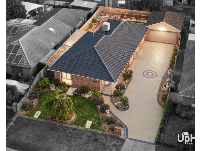12 Princess Maria Place, Hampton Park VIC 3976