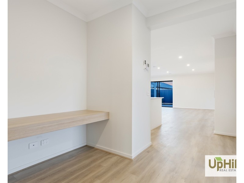 502 Heather Grove, Clyde North VIC 3978