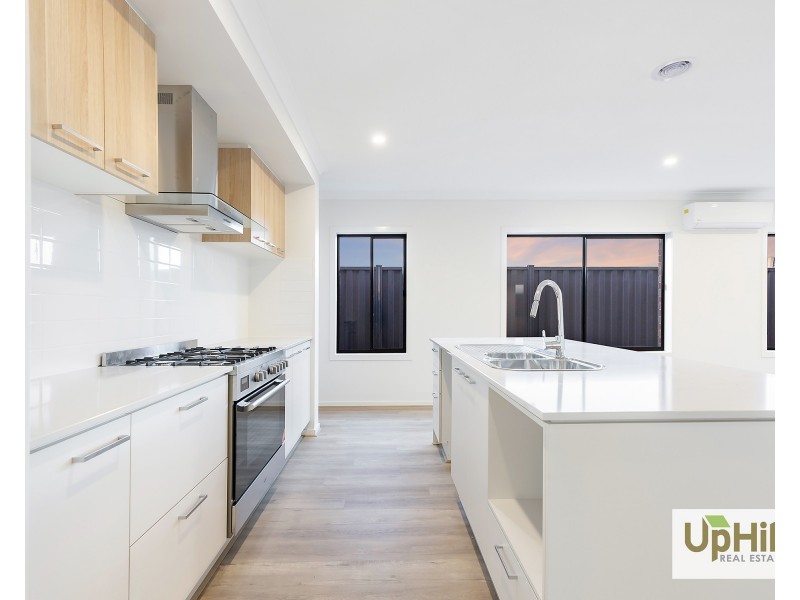 502 Heather Grove, Clyde North VIC 3978