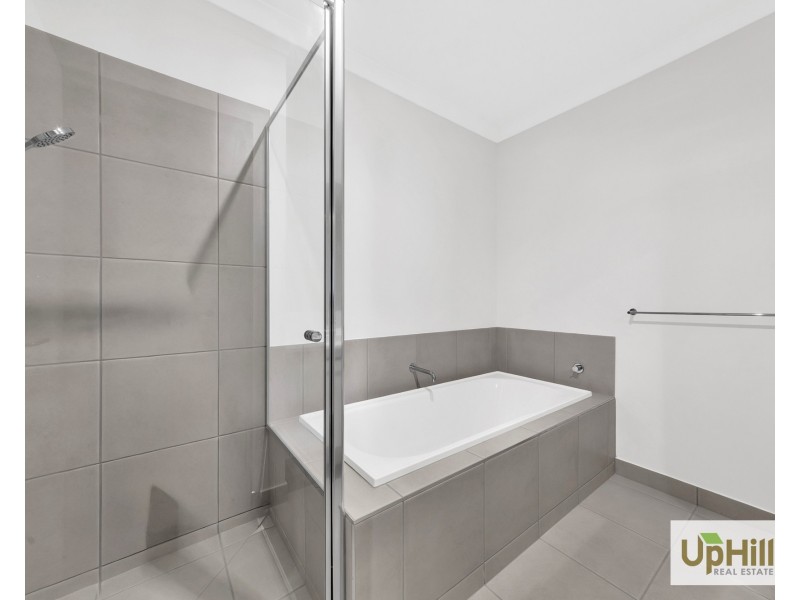 5 Davland Street, Clyde North VIC 3978