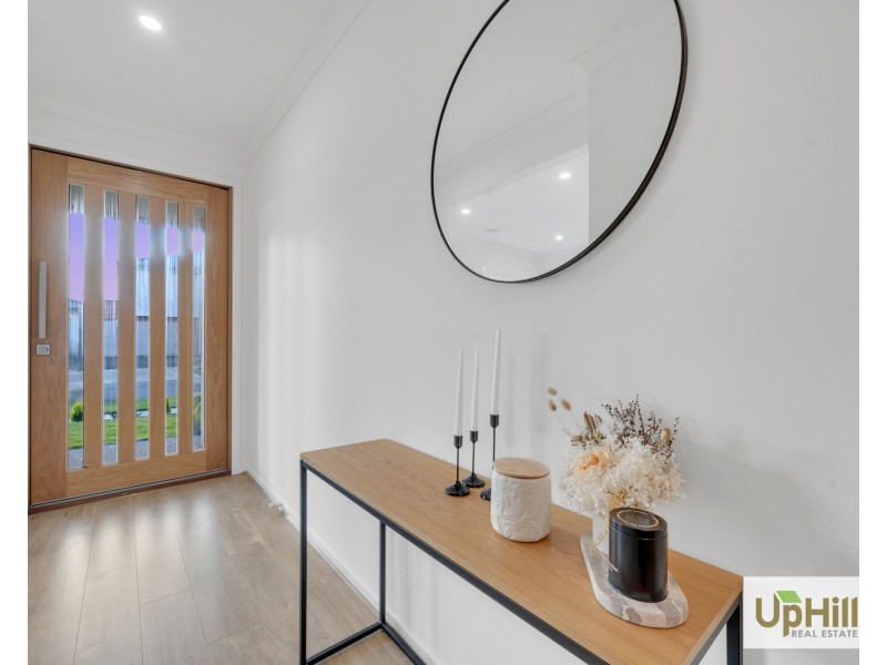 12 Thredbo Crescent, Clyde VIC 3978