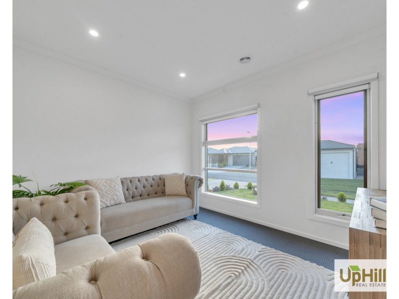 12 Thredbo Crescent, Clyde VIC 3978