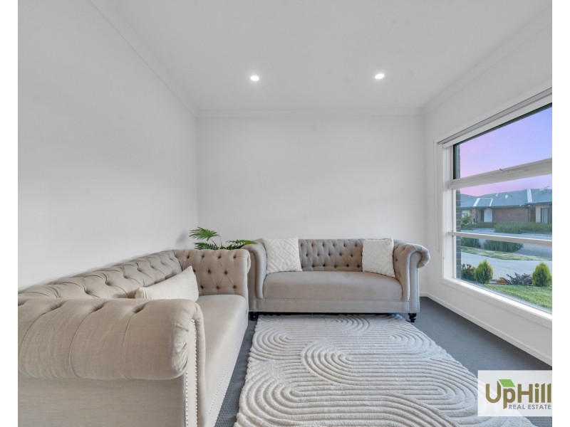 12 Thredbo Crescent, Clyde VIC 3978
