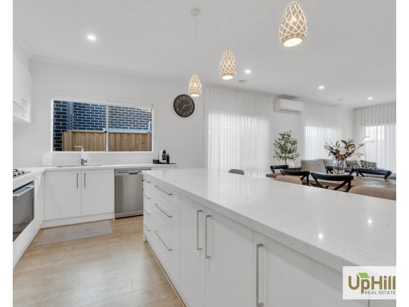 12 Thredbo Crescent, Clyde VIC 3978
