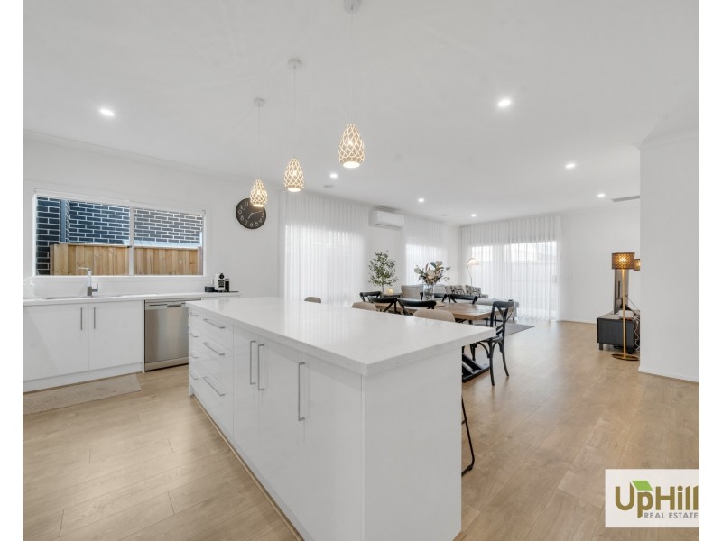 12 Thredbo Crescent, Clyde VIC 3978