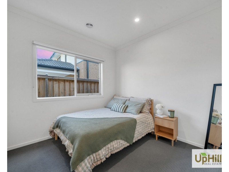 12 Thredbo Crescent, Clyde VIC 3978