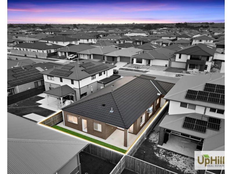 12 Thredbo Crescent, Clyde VIC 3978