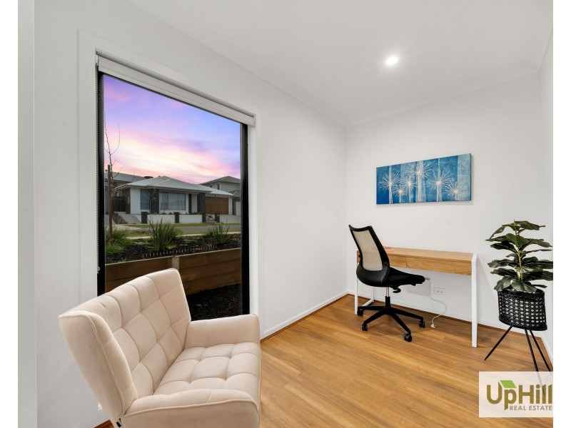 5 Oasis Place, Clyde North VIC 3978