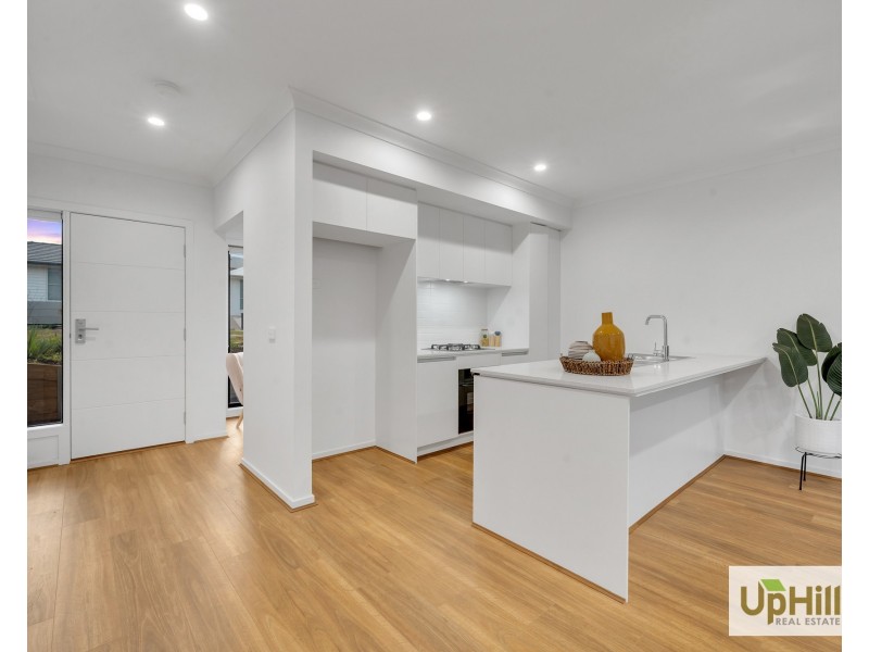 5 Oasis Place, Clyde North VIC 3978