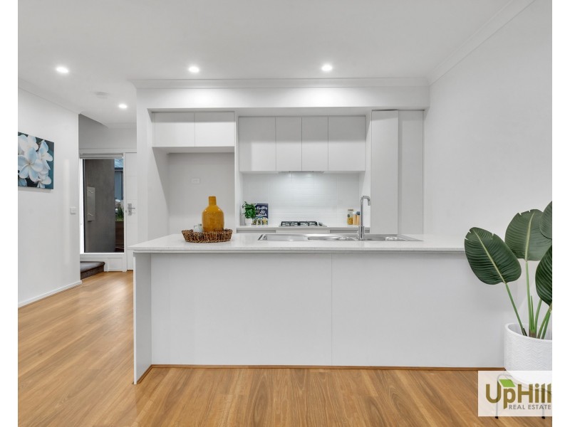 5 Oasis Place, Clyde North VIC 3978