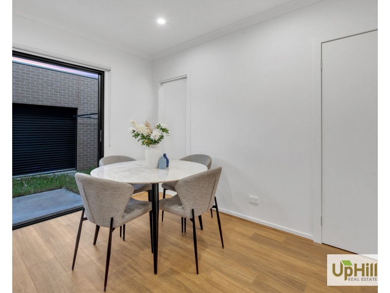 5 Oasis Place, Clyde North VIC 3978