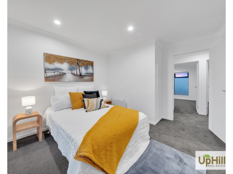 5 Oasis Place, Clyde North VIC 3978