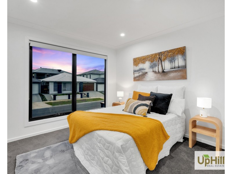 5 Oasis Place, Clyde North VIC 3978