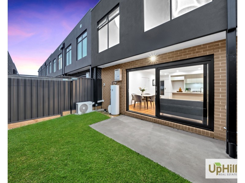 5 Oasis Place, Clyde North VIC 3978