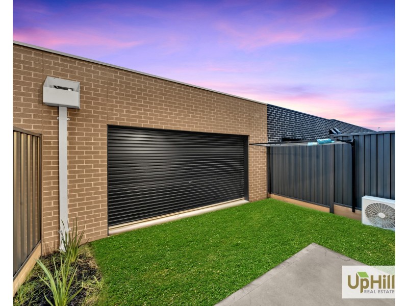 5 Oasis Place, Clyde North VIC 3978