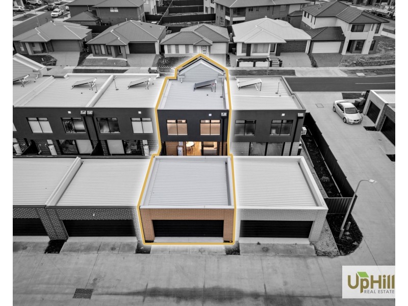 5 Oasis Place, Clyde North VIC 3978