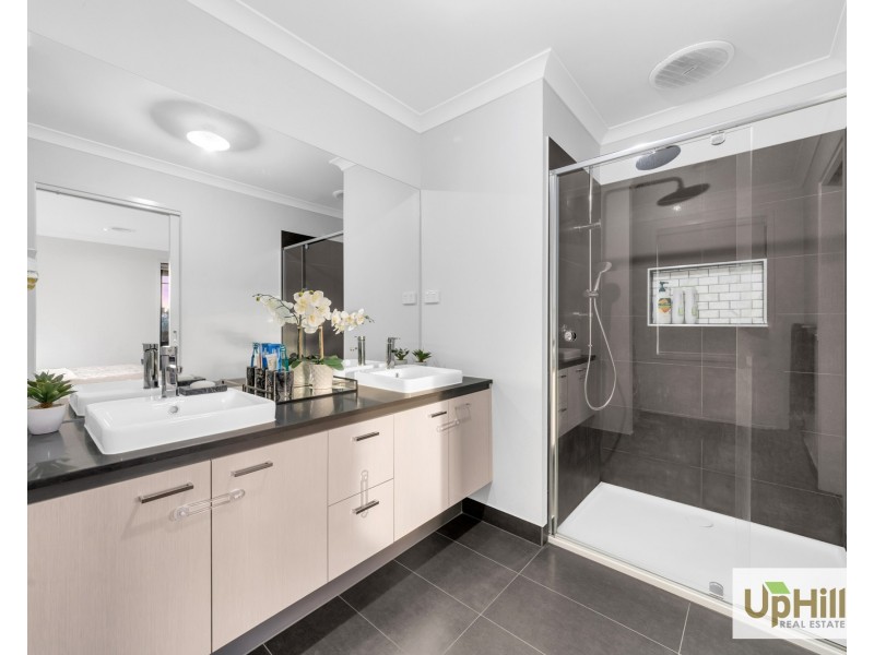 26 Greenslate Street, Clyde North VIC 3978