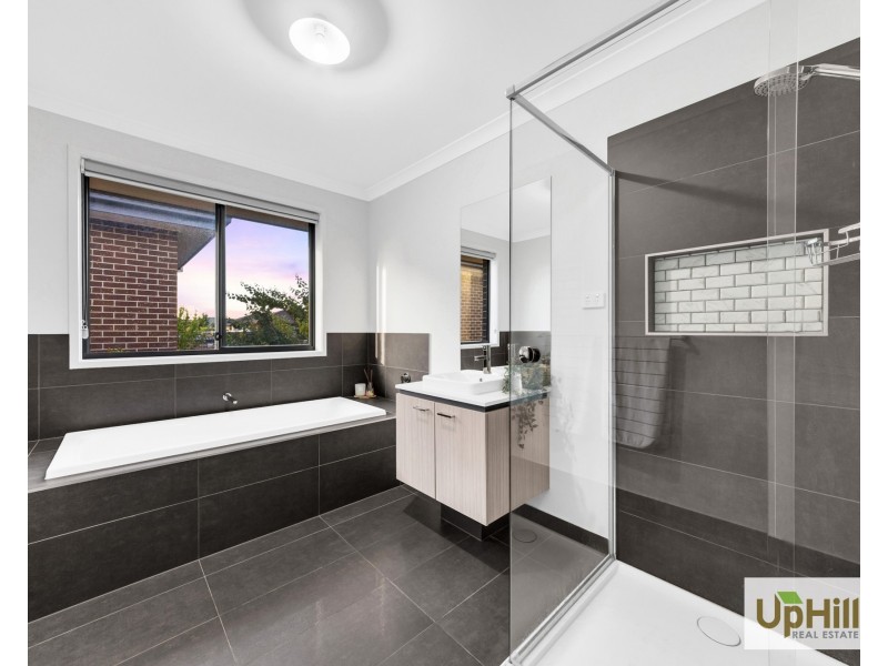 26 Greenslate Street, Clyde North VIC 3978