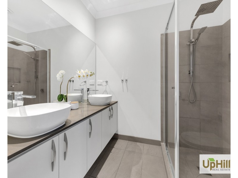 11  Langshan Road, Clyde North VIC 3978