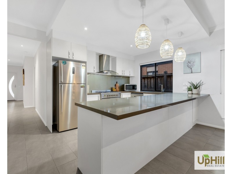 11  Langshan Road, Clyde North VIC 3978