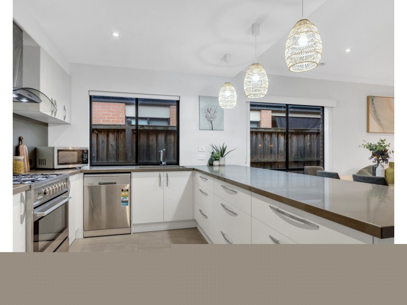 11  Langshan Road, Clyde North VIC 3978