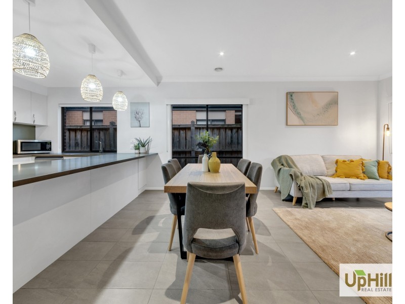 11  Langshan Road, Clyde North VIC 3978