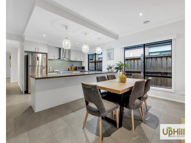 11  Langshan Road, Clyde North VIC 3978