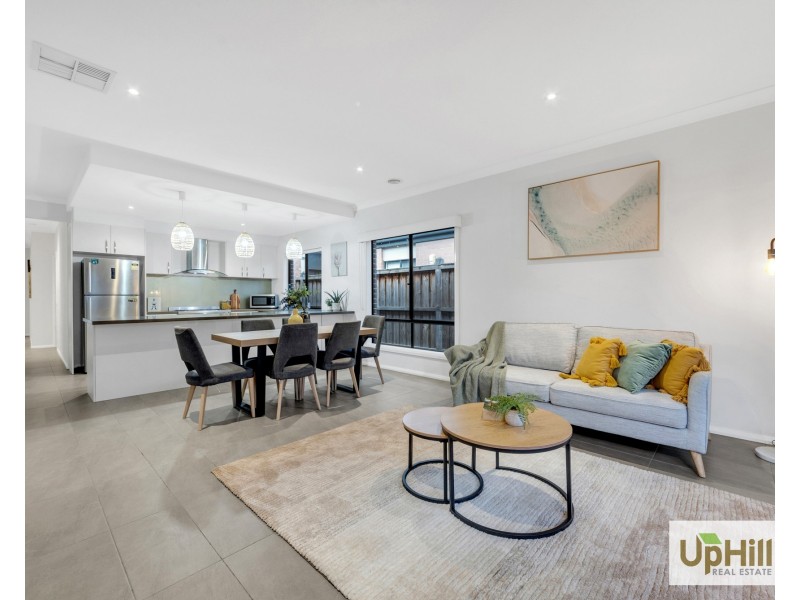 11  Langshan Road, Clyde North VIC 3978