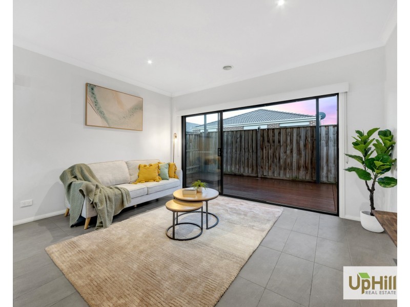 11  Langshan Road, Clyde North VIC 3978