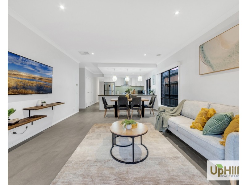 11  Langshan Road, Clyde North VIC 3978