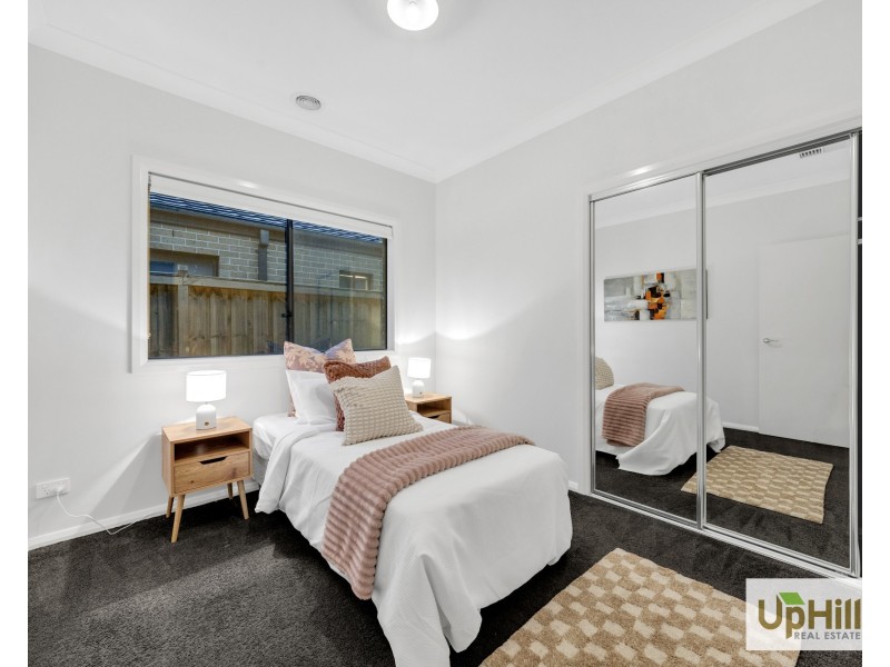 11  Langshan Road, Clyde North VIC 3978