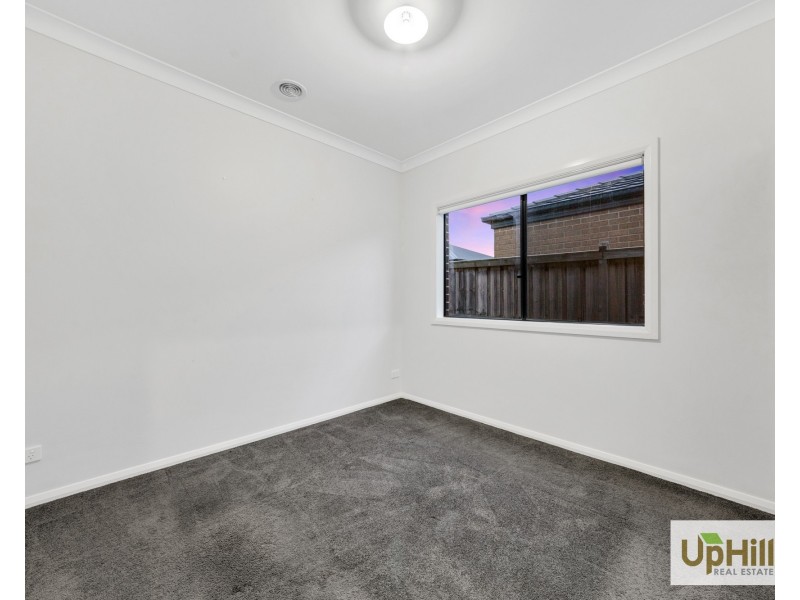 11  Langshan Road, Clyde North VIC 3978