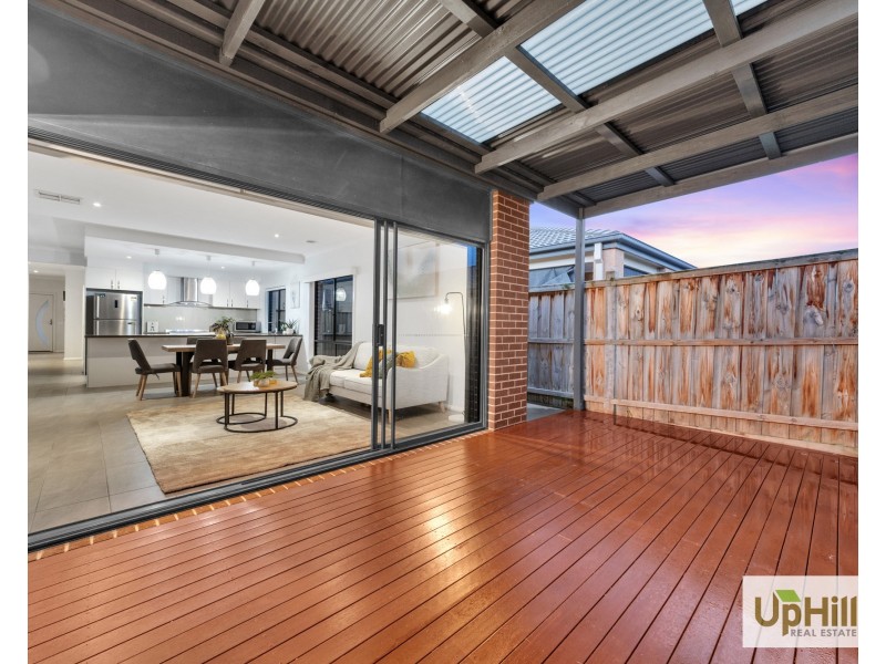 11  Langshan Road, Clyde North VIC 3978