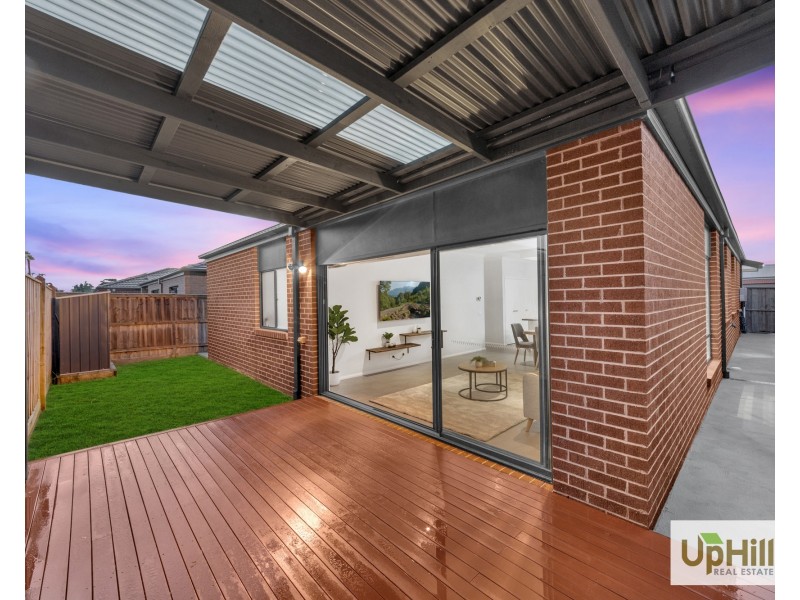 11  Langshan Road, Clyde North VIC 3978