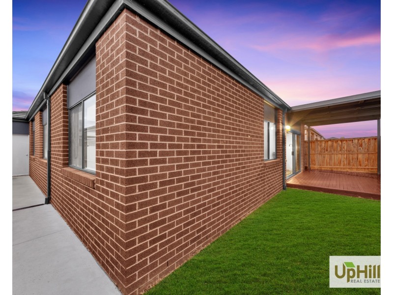 11  Langshan Road, Clyde North VIC 3978