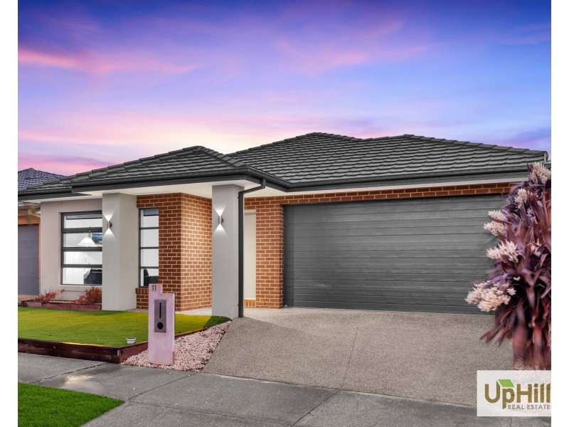 11  Langshan Road, Clyde North VIC 3978