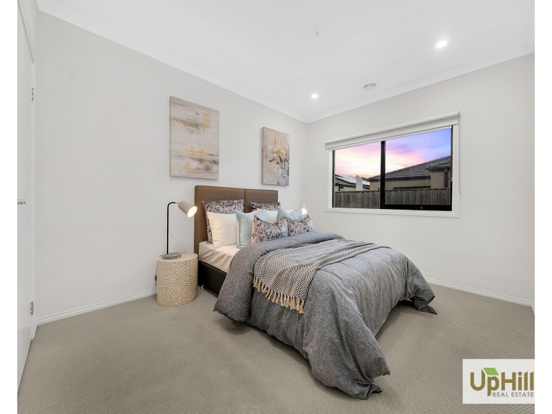 11 Diversity Road, Clyde North VIC 3978