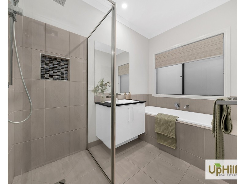 11 Diversity Road, Clyde North VIC 3978