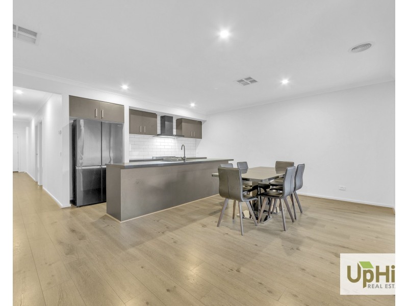 25 Baseline Way, Clyde VIC 3978